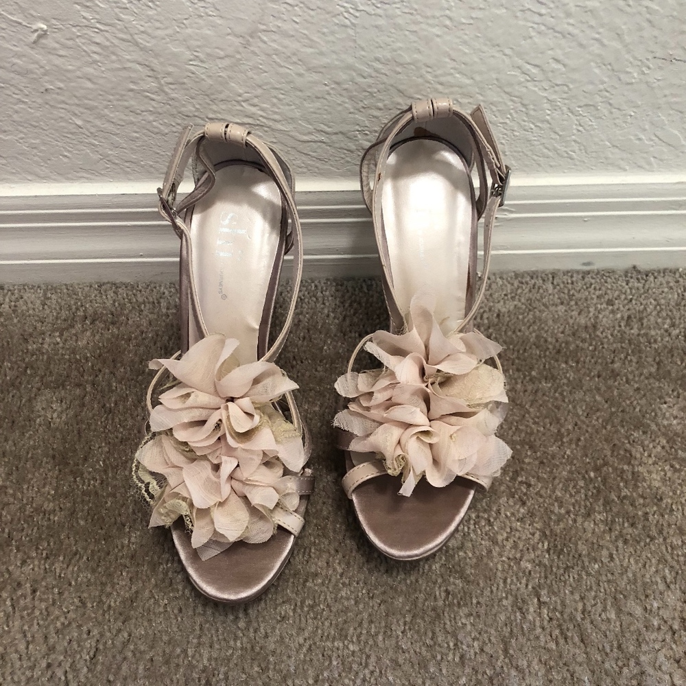 6.5 Nude/Pink Ruffle Heels